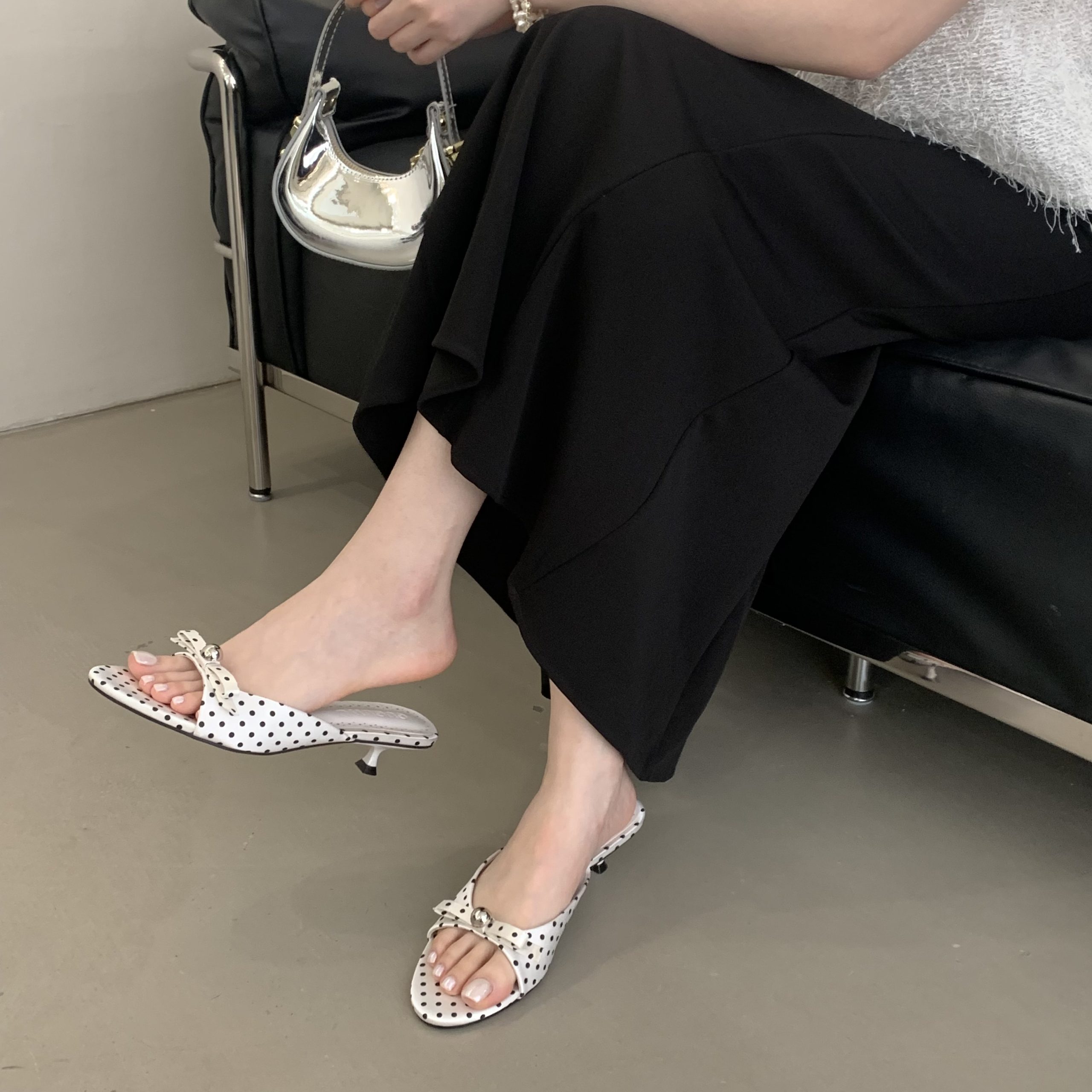2026 Summer New Bow Knot Flat Slide Slippers for Women Open Toe Pearl Kitten Heel Sandals - Image 4