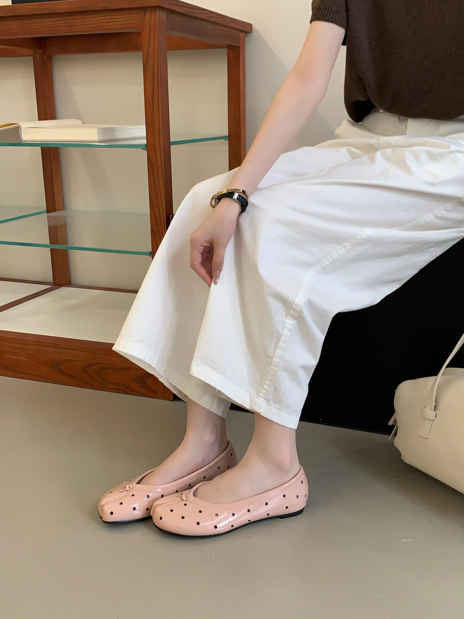 New Korean Style Tabi Split Toe Hollow Pig Hoof Shoes Flat Casual Slip On 2026 New Shallow Mouth Soft Shoes - Image 2