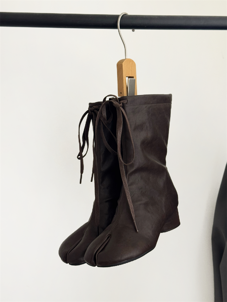 2026 New American Lace-Up Split-Toe Slim Martin Boots Women Autumn Winter Fashion Square Toe Casual Short Boots - Image 2